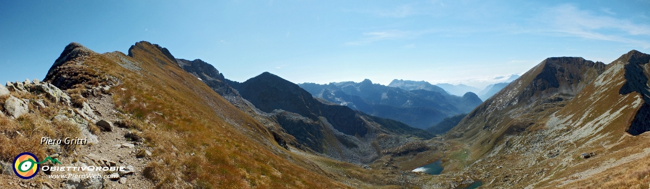 02 Dal Passo di Puiblino (2368 m.) vista verso lo Zerna e sulla Valsambuzza.jpg